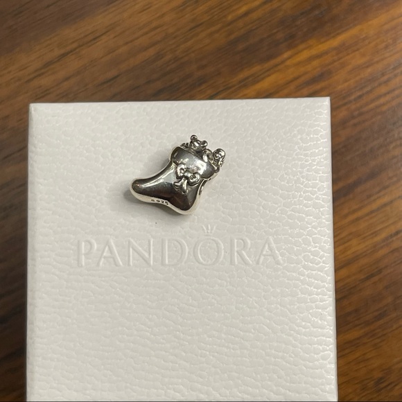 Stocking Pandora Charm - Picture 4 of 4